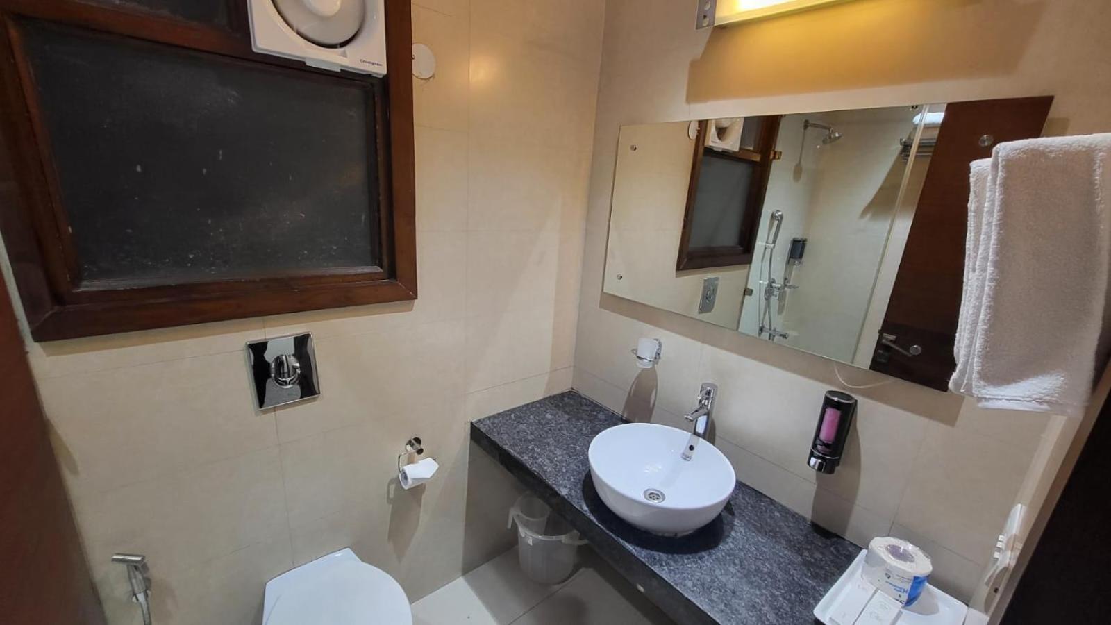 Uds Villa Scandinavian B&B - Next To Vfs นิวเดลี ภายนอก รูปภาพ