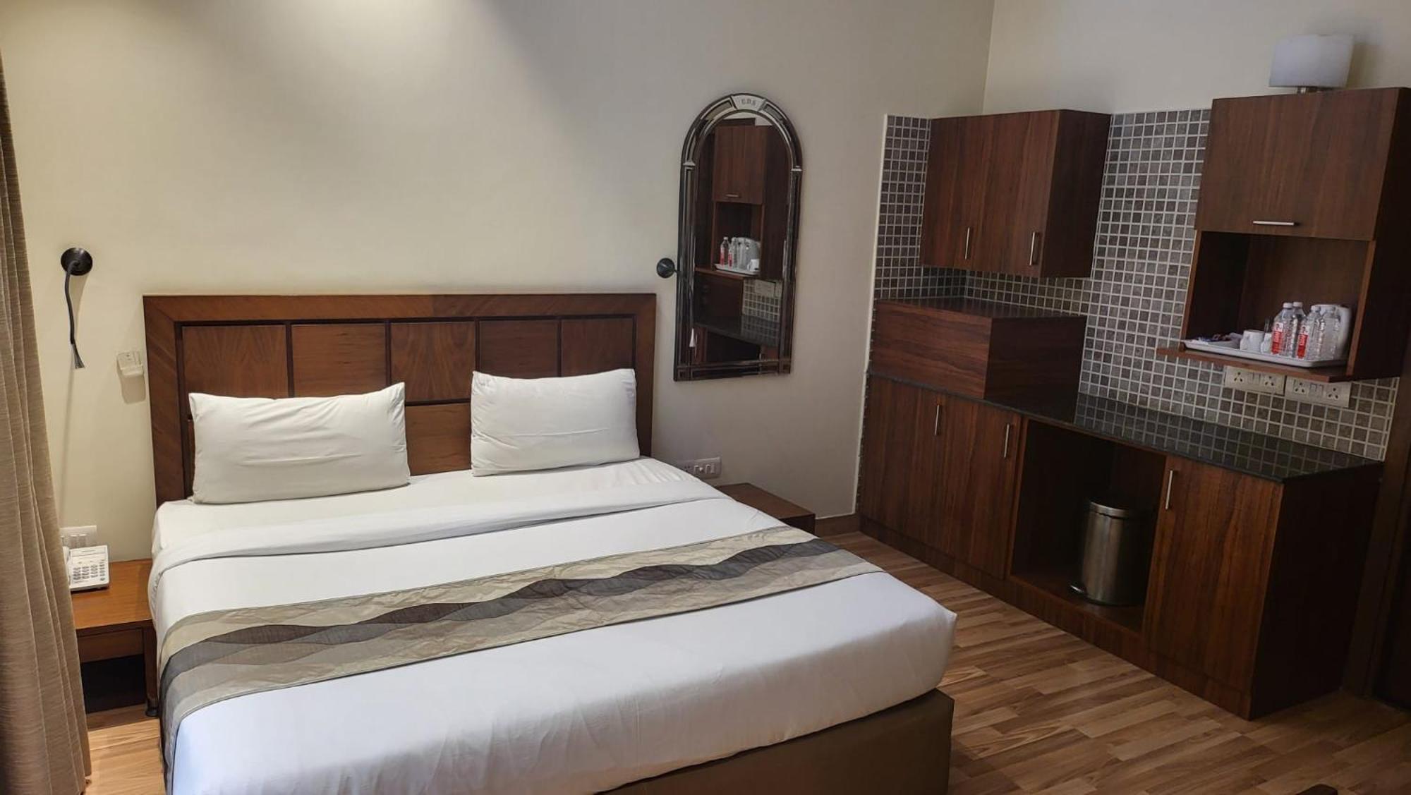 Uds Villa Scandinavian B&B - Next To Vfs นิวเดลี ภายนอก รูปภาพ